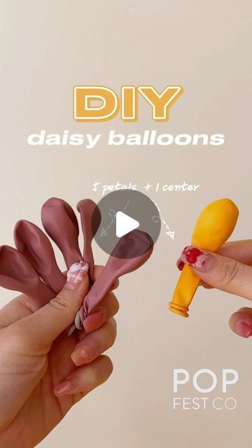 two hands are holding small plastic objects in front of a sign that says diy daisy balloons