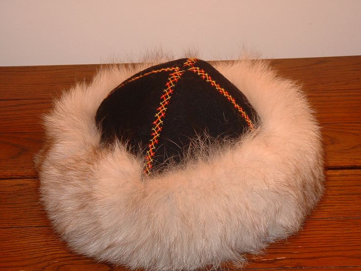 Recently I worked on a Viking cap or a 4 panel Birka cap for a friend .  I wish I would have taken more pictures but I have a few below.  Th... Cap Of Maintenance Sca, Viking Clothes, Double Herringbone, Norse Clothing, Medieval Hats, Costume Viking, Gold Yarn, Viking Garb, Viking Hat