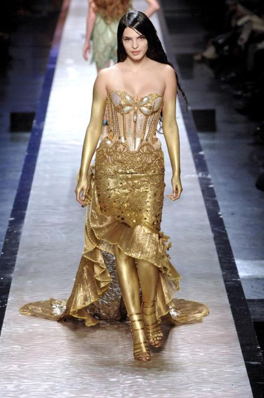 Lord of the Rings Fashion Jean Paul Gaultier Haute Couture, Runway Gowns, Paul Gaultier Spring, Fancy Gowns, Rings Fashion, Fashion Runway, John Galliano, Fantasy Clothing, Paul Gaultier