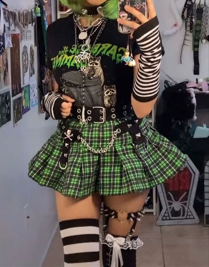 •Payton Moormeier• #фанфик # Фанфик # amreading # books # wattpad Dark Alt Outfits, Colorful Alt Outfits, Green Goth Outfit, Gothic Clothing Aesthetic, Colorful Alternative Fashion, Headware Accessories, Anime Goth Outfits, Egirl Fashion, E Girl Outfits