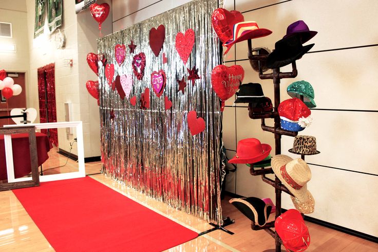 a room filled with lots of hats on display next to a red carpeted floor