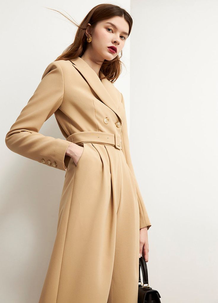 Mono de manga larga con doble botonadura y pernera ancha | vivian siete – Vivian Seven Long Sleeve Suits With Double Button Closure For Office, Beige Long Sleeve Suits For Business Casual, Elegant Long Sleeve Fall Suits, Beige Long Sleeve Business Casual Suit, Elegant Long Sleeve Suits For Fall, Beige Long Sleeve Semi-formal Suit, Elegant Solid Color Outerwear For Office, Semi-formal Long Sleeve Pantsuit With Button Closure, Semi-formal Long Sleeve Suits For Fall