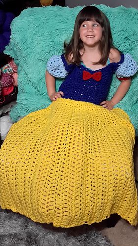 Fairest Princess Dress Blanket $5.50 Fairy Tale Princess Dress, Princess Blanket, Princess Dress Fairytale, Princess Blankets, Snow White Dress, Disney Crochet, Fairy Tale Princess, Crochet Princess, Red Princess