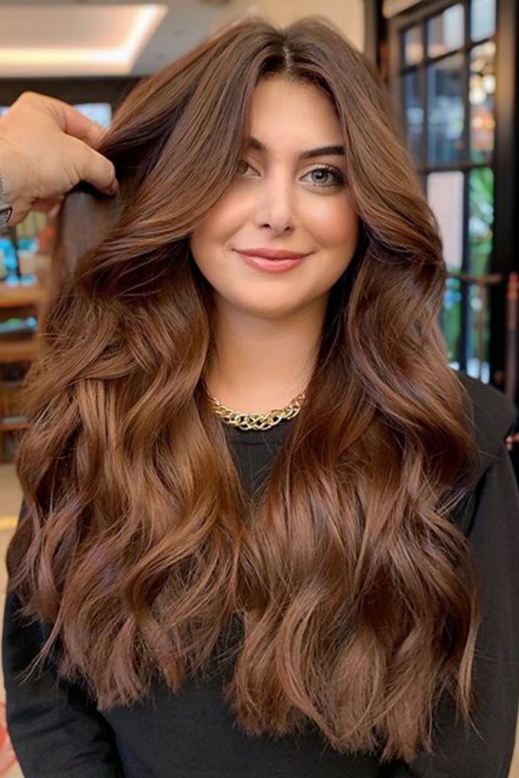 Add some depth to your long tresses with this shiny and thick chocolate brown hair created by hairstylist Ilhan Kaymak (@ilhankaymakofficial). Hit the link to see our list of gorgeous looks with chocolate brown hair colors. #chocolatebrownhaircolors #chocolatebrownhairstyles Cocoa Brown Hair Color, Cocoa Brown Hair, Light Chocolate Brown Hair, Brown Hair Tones, Chocolate Brown Hair Color, Honey Brown Hair, Brown Hair Looks, Brown Hair Inspo, Hair Color Caramel