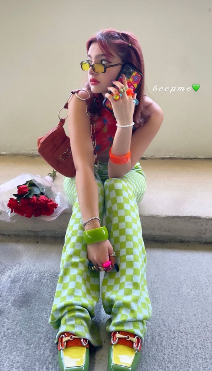 Julianna Citlali, Preppy Ootd, Downtown Street, Bright Colored Outfits, Outfits Colorful, Devon Lee Carlson, Lesbian Fashion, Soho New York, Estilo Indie