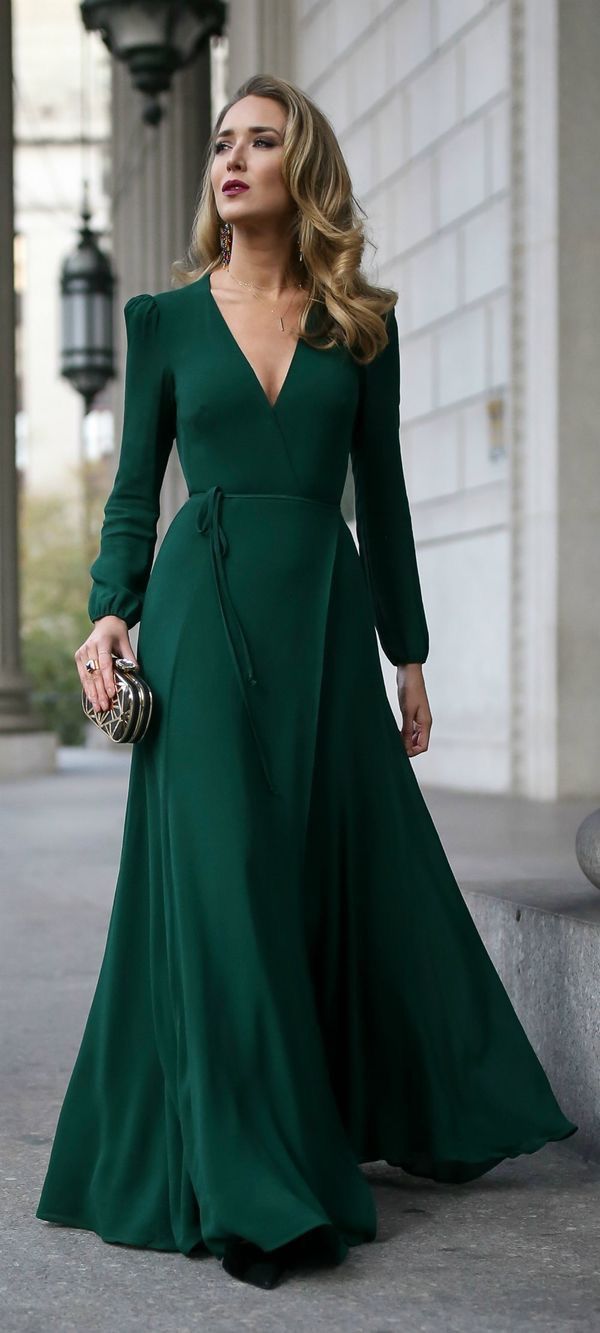 Perfectly Beautiful Modest Emerald Green Dress Emerald Green Outfit, Sukienki Maksi, Cake Skirt, Emerald Green Dresses, فستان سهرة, Maxi Dress Evening, Guest Outfit, Mode Vintage, Elie Saab