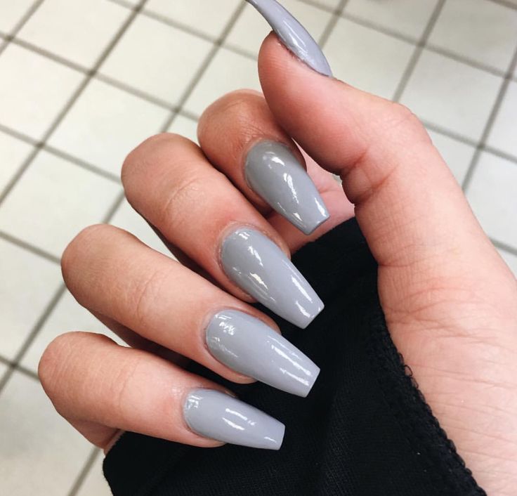 Grey fever!! Occasion Nails, Acrylic Nails Natural, Kylie Jenner Nails, Solid Color Nails, Pedicure Manicure, Rose Gold Nails, White Nail Polish, Her Nails, White Nail