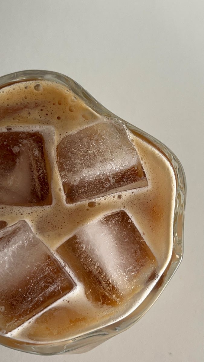 Iced coffee, coffee, coffee aesthetics Cute Coffee Drinks, Coffee Ice, Drinks Coffee, Iced Coffee Aesthetic Instagram, Aesthetic Iced Coffee, Coffee Instagram Feed, Coffee Aesthetics, Coffee Vibes, Aesthetic Vibes