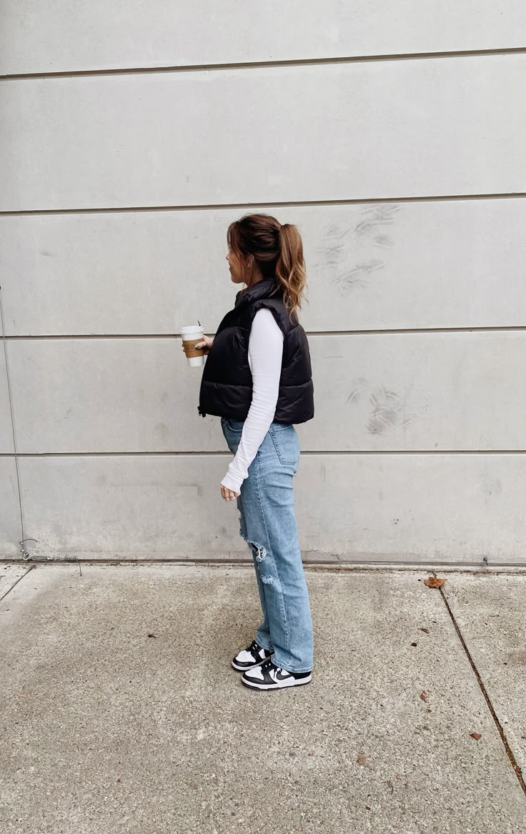 Black White Jordans Outfit, Female Dunks Outfit, Winter Dunks Outfit, Nike With Jeans Outfits, Nine Dunks Outfit, Winter Panda Dunks Outfit, Nike Jordan Mid Outfit, Nike Dunks Outfit Woman Fashion Styles, Panda Dunk Outfit Winter