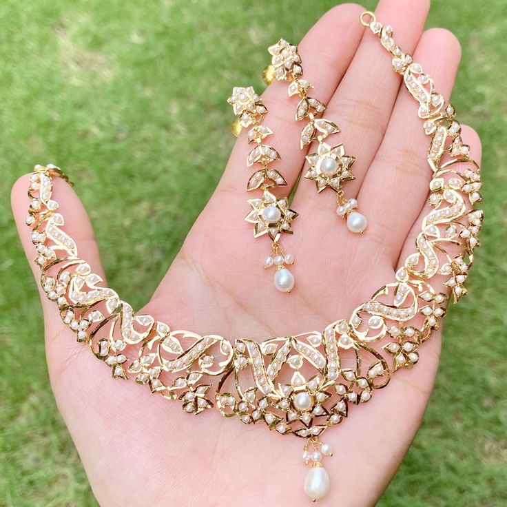 antique joroa set Bengali Design, 22k Gold Jewelry Necklaces, Pearl Necklace Gold, 22k Gold Jewelry, Pearl Necklace Set, Indian Jewelry Sets, Gold Pearl Necklace, Gold Jewelry Necklace, Edwardian Era