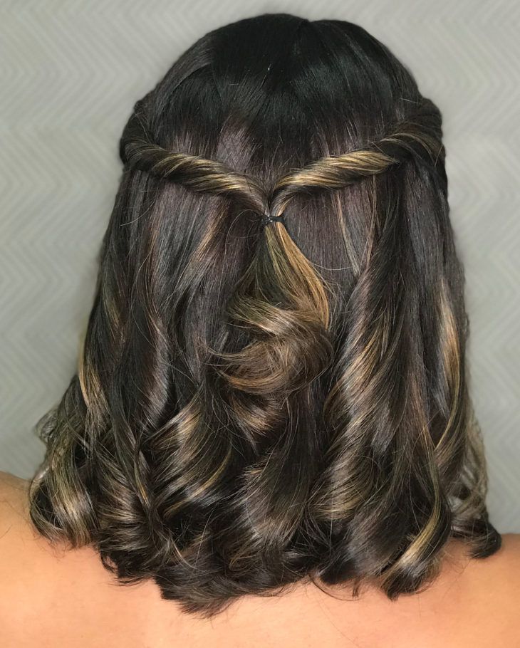 Penteados simples para casamento: 60 ideias e tutoriais fáceis de fazer Long Bridal Hair, Simple Prom Hair, Hairdos For Short Hair, Peinados Fáciles Para Cabello Corto, Penteado Cabelo Curto, Short Hair Styles Easy, Braids For Short Hair, Short Bob Hairstyles, Aesthetic Hair