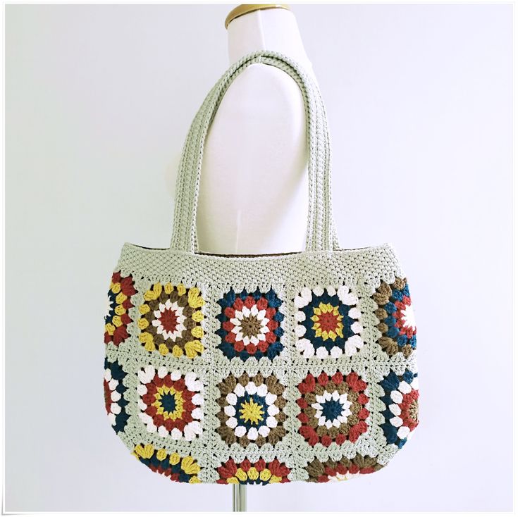 White Square Crochet Bag For Shopping, Trendy Cream Crochet Square Bag, Trendy Cream Square Crochet Bag, Retro Beige Handmade Shoulder Bag, Handmade Retro Beige Shoulder Bag, Retro Handmade Beige Shoulder Bag, Square Crochet Cream Bag, Cream Crochet Square Bag, Cream Square Crochet Bag