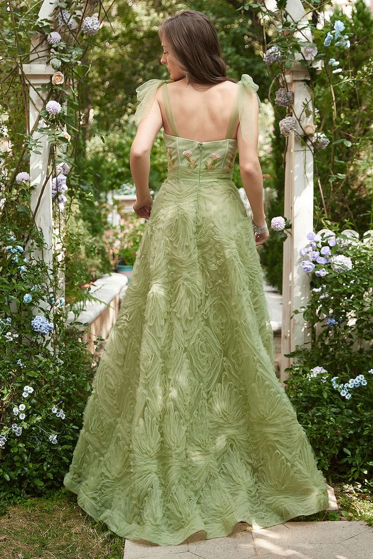 Fitted Bodice Organza Evening Dress For Gala, Green Lace Ball Gown For Prom, Summer Banquet Gown With Sweep Train, Fitted Bodice Organza Dress For Gala, Organza Gown With Fitted Bodice For Gala, Green Sweetheart Neckline Ball Gown For Party, Green Lace Ball Gown For Prom Season, Summer Lace Prom Gown, Elegant Green Tulle Ball Gown