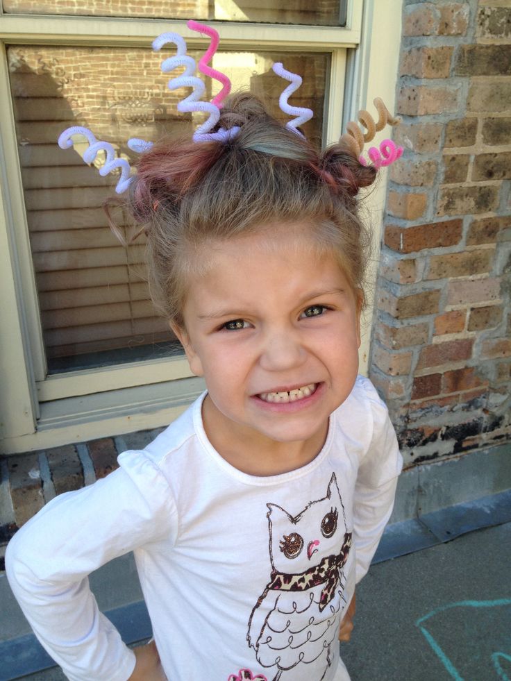 Crazy hair day for preschool Easy Crazy Hairstyles, Crazy Hair For Kids, Toddler Girl Haircut, Easy Toddler Hairstyles, Quick Hairstyles For School, Picture Day Hair, Easy Hairstyles For School, Hair School, Wacky Hair Days