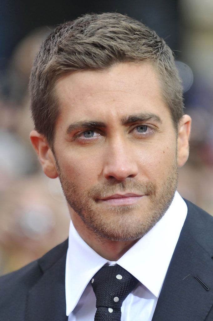 Jake Gyllenhaal HoTTIE 4EVER!!!!!!!!!!!!!! Jake Gyllenhaal Haircut, Traditional Hairstyle, Hairstyles For, Men Haircut, Grow Long Hair, Classic Hairstyles, Corte De Cabelo Masculino, Mens Haircuts Short, Jake Gyllenhaal