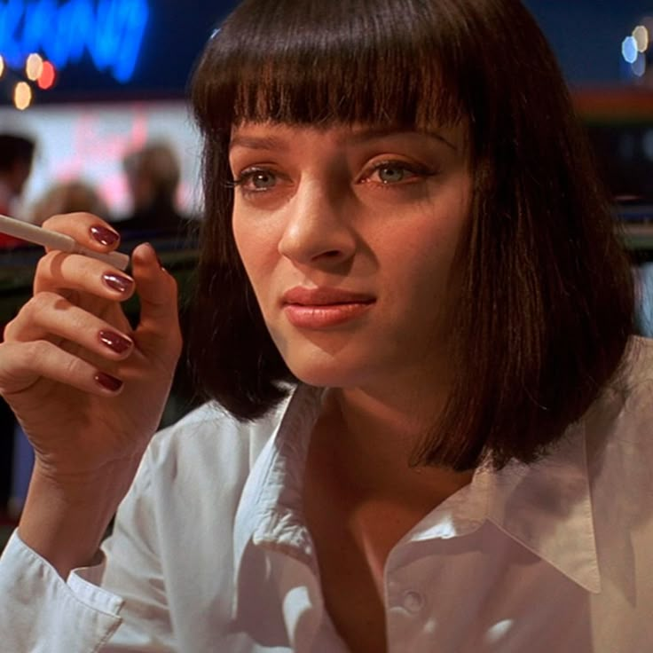 Pulp Fiction Costume, Mia Wallace Costume, Uma Thurman Pulp Fiction, Up The Movie, Halloween Class Party, Hot Halloween Outfits, I Love Cinema, Uma Thurman, John Travolta