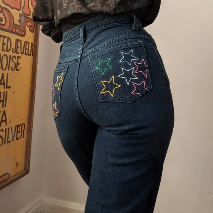 Reworked Embroidered Back Pocket Star Jeans Embroidery For Jeans Pants, Pant Pocket Painting, Jeans Back Pocket Embroidery, Star Embroidery Jeans, Painting On Jeans Pocket, Pants Embroidery Ideas, Star Inspired Outfits, Embroidery Jeans Ideas, Jean Pocket Painting