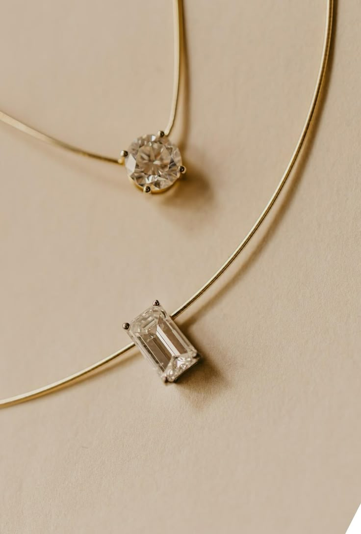 Introducing our stunning Essential Solitaire Necklace, a masterpiece of timeless beauty and personalised elegance. This piece features a 1-carat natural diamond on a sleek omega chain, adding a modern touch to classic sophistication. If you're interested in this piece with a specific diamond quality, color or size, please reach out to our custom team at info@cayejoaillier.com for more information. Please note: Omega styles are inherently fragile and require gentle handling. Avoid bending or pull Luxury Gold Solitaire Necklace, Luxury Timeless Solitaire Necklace, Luxury Minimalist Jewelry With Lab Grown Diamonds, Diamond Necklace With Tension Setting For Wedding, Modern Diamond Necklace For Anniversary, Pendant Jewelry With Tension Setting For Anniversary, Elegant Diamond Necklace With Tension Setting, Elegant Solitaire Necklace With Tension Setting, Luxury Diamond Necklace With Tension Setting For Formal Events