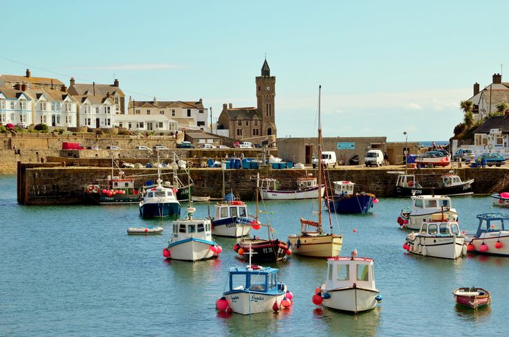 many small boats are in the water near some buildings