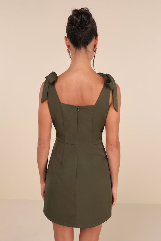 You're going to look oh so sweet in the Lulus Your Sweetie Olive Green Tie-Strap Mini Dress! Stretch-woven fabric shapes this darling dress that falls from tying straps into a square neckline and princess-seamed bodice. A high, fitted waist tops an A-line skirt with a notched mini hem. Hidden back zipper. Fit: This garment fits true to size. Length: Above mid-thigh. Size medium measures 31.5" from adjustable straps to hem. Bust: Great for any cup size. Waist: Fitted - very fitted at natural wais Mini Suspender Dress With Tie Back For Date Night, Square Neck Mini Dress With Straps For Brunch, Date Night Mini Dress With Tie Straps, Sweetheart Neckline Mini Dress With Tie Back, Garden Party Mini Dress With Tie Spaghetti Straps, Fitted Sundress With Straps And Straight Neckline, Fitted Sundress With Straight Neckline And Straps, Green Square Neck Dress With Adjustable Straps, Strappy Mini Dress For Garden Party