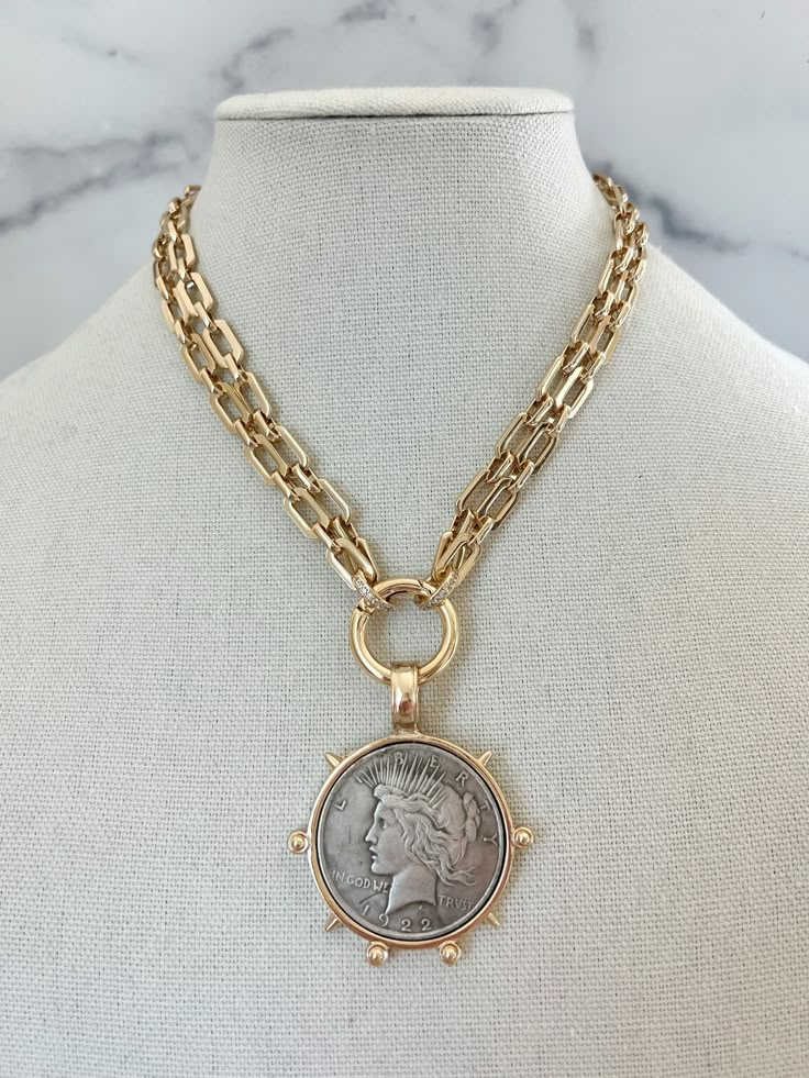 Gold Coin Medallion Necklace Large Gold Coin Chunky Necklace - Etsy Antique Coin Necklace, Everyday Gold Jewelry, Gold Coin Jewelry, Cute Pendants, Coin Necklace Gold, Gold Chain Men, Coin Jewellery, Neck Art, Ancient Coin Jewelry