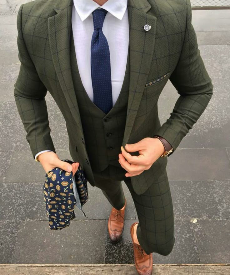 Green Suit Men, Olive Green Suit, Blazer Outfits Men, A Man In A Suit, Man In A Suit, Wedding Outfit Men, Dress Suits For Men, Designer Suits For Men, Mens Fashion Smart