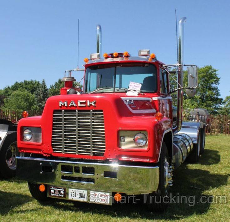 A Collection Of Old School Mack Truck Pictures You Shouldn't Miss ...