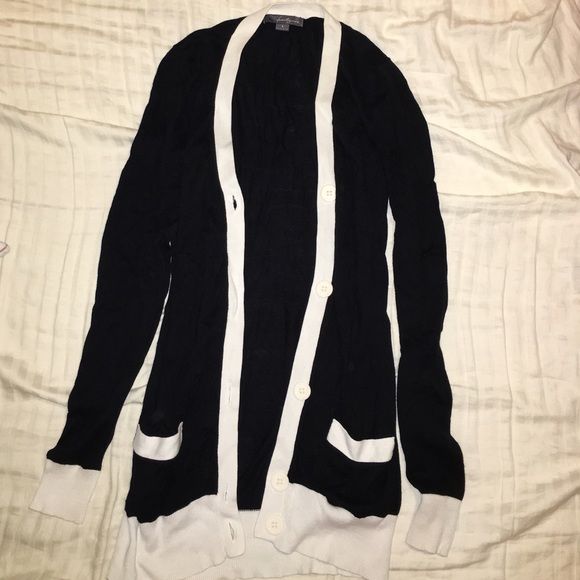 Black & White Cardigan In good condition / feel free to make me an offer! Sweaters Cardigans Black White Cardigan, White Cardigan, Wear And Tear, Cardigans, Black White, Feel Free, Black And White, Photographer, Vintage Fashion Trends