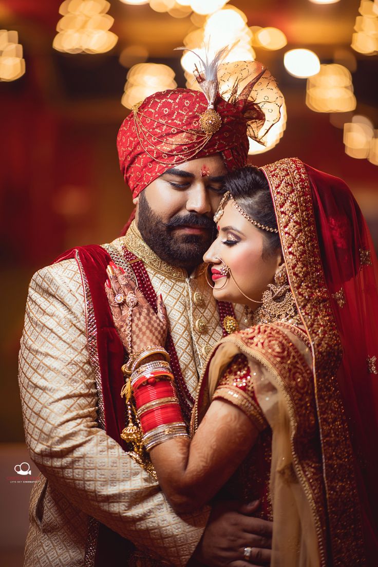 Aman & Rajwinder . . . #wedding #weddingdress #weddingphotography #weddinginspiration #bridalmakeup #bridal #photographer #couplegoals #photographers_of_india #couplephotoshoot #cinestyleindia #weddingday #indianbrides #wedmegood  contact @ 9814404141 Pranali Rathod, Wedding Couple Photoshoot, Indian Wedding Photography Poses, Temple Wedding Photography, White Indian Wedding, Harshad Chopda, South Indian Bride Hairstyle, Looking At Each Other, Outdoor Indian Wedding