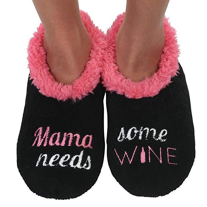 Snoozies Slippers Pairables - Mama Needs Some Wine Rubber Face Mask, Funny Slippers, Need Wine, Classic Slippers, Cute Slippers, Paper Earrings, Slippers Cozy, Vintage Cookbooks, Slipper Socks