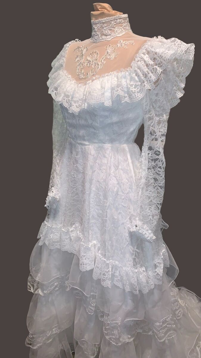 Vintage White Lace Wedding Gown Dress Romantic Boho Victorian Bell Sz 7/8 | eBay White Lace Victorian Dress, 1800s Wedding Dress, Vintage Dresses 20s, 1940s Wedding Dresses, 70s Wedding Dress Vintage, Vintage Wedding Dress 1970s, White Flapper Dress, 70s Bride, Cowgirl Wedding Dress