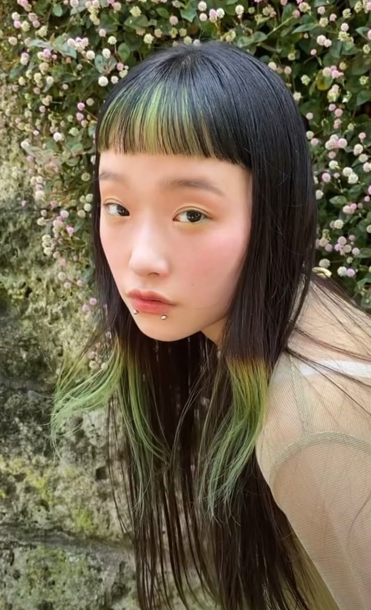 Hair Accent Color, Angel Ring Hair Color, Angel Ring Hair, Color Blocking Hair, Colored Bangs, Dyed Bangs, Hair Color Asian, Peinados Fáciles Para Cabello Corto, Fluffy Hair