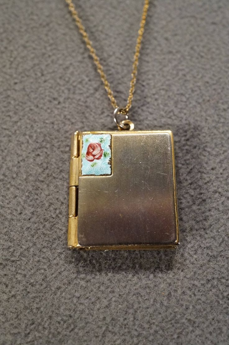 I am offering this fabulous vintage yellow gold tone necklace. This piece is truly gorgeous, and it has the following features: * beautiful vintage necklace * locket * enameled * picture * rectangular * 16 inches in length This is a fantastic and classic piece. There is tons of sparkle and shine with this piece. It will beautifully complement your upcoming fashion season. Buyer pays all shipping and handling. Vintage Gold-tone Locket Necklaces, Vintage Jewelry With Rectangular Pendant For Formal Occasions, Vintage Square Pendant Jewelry For Anniversary, Antique Gold-tone Necklace For Gift, Vintage Rectangular Pendant Jewelry For Formal Occasions, Gold Rectangular Pendant Necklace Collectible, Vintage Enamel Necklaces With Lobster Clasp, Retro Rectangular Jewelry Gift, Gold Rectangular Pendant Necklace For Collectors