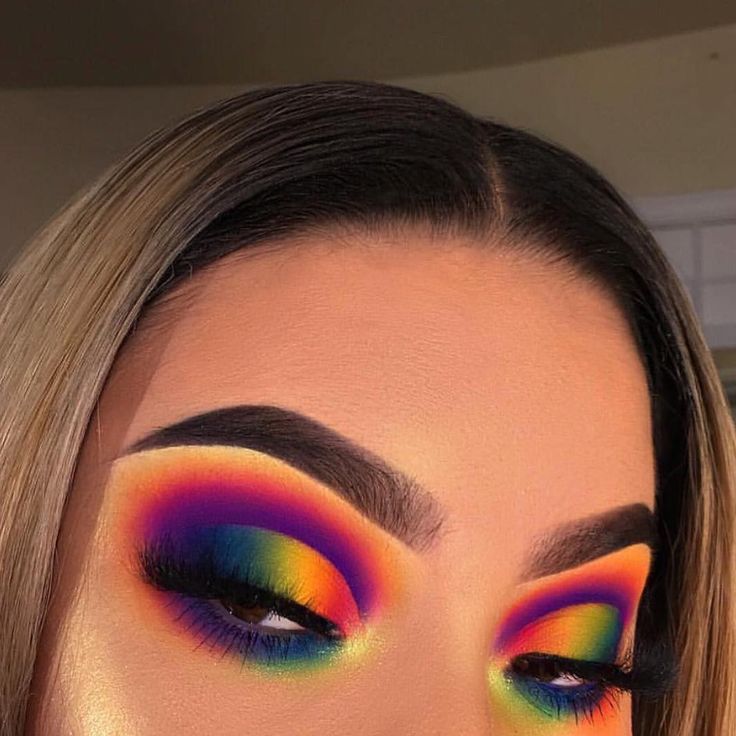 🍭 🌈RAINBOW 🌈 🍭 by @makeupbyriquelle • • • • • • • • • #eyebrowsonpoint #cutecreasemakeup #eyeshadowtutorial #fullfacemakeup #makeuplooks… Rainbow Makeup Ideas, Make Up Designs, Pretty Rainbow, Bright Makeup, Pride Makeup, Rainbow Makeup, Smink Inspiration, Eye Makeup Designs, Colorful Eye Makeup