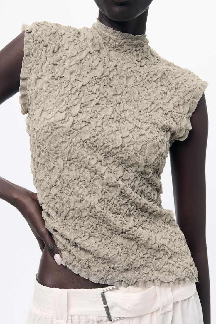 WRINKLED EFFECT KNIT TOP - Stone | ZARA United States Blusas T Shirts, Trench Coat Dress, Camisole Dress, Cardigan Sweater Jacket, Knit Tops, Short En Jean, Knitwear Cardigan, Textured Knit, T Shirt Vest