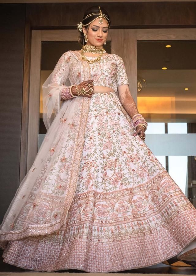 Pink Cream Lehenga Adorn In Floral Embroidered Jaal Online - Kalki Fashion Rose Gold Lehenga, Kanwal Malik, Gold Lehenga, Lehenga Bridal, Bridal Lehenga Designs, Simple Lehenga, White Lehenga, Drawing Help, Wedding Lehenga Designs