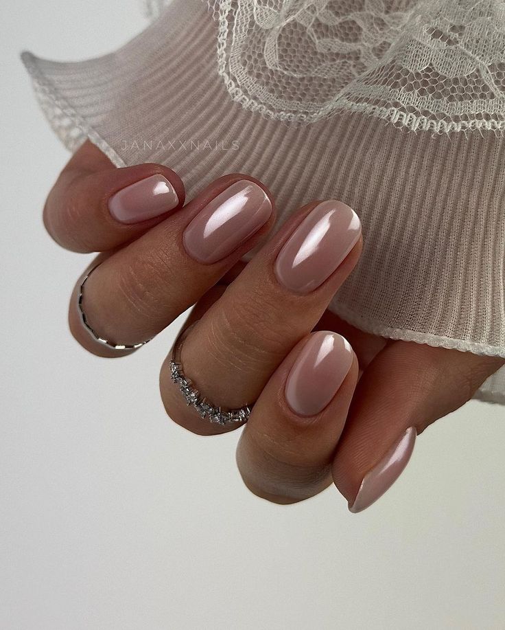 25 Glazed Donut Nails You'll Want to Try Glazed Donut Nails, Donut Nails, Shellac Manicure, Cute Short Nails, Glazed Donut, Subtle Nails, Pearl Nails, Cat Eye Nails, Shellac Nails