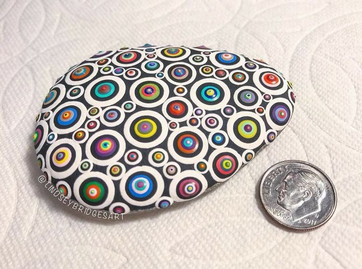 Pin on Mandela dot art | Rock painting art, Stone art painting, Diy ...