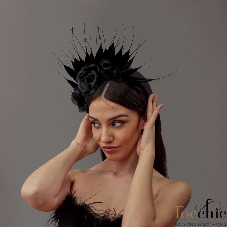 Black Flower wedding headband with feathers women. The black feathers headband fascinator has a black headband base decorated with some black flowers and black feathers that create an original headband fascinator for any special occasion like Tea Party, guest at weddings, cocktails, Melbourne Carnival Cup... The feathers headband fascinator has 16 centimeters of Hight.  You can choose the side of the head where you like to wear the decoration of the headband. If you would like to change any colo Black Flower Wedding, Short Bridal Hair, Headband Fascinator, Women Headband, Feather Headband, Fascinator Hat, Black Headband, Wedding Cocktail, Wedding Headband