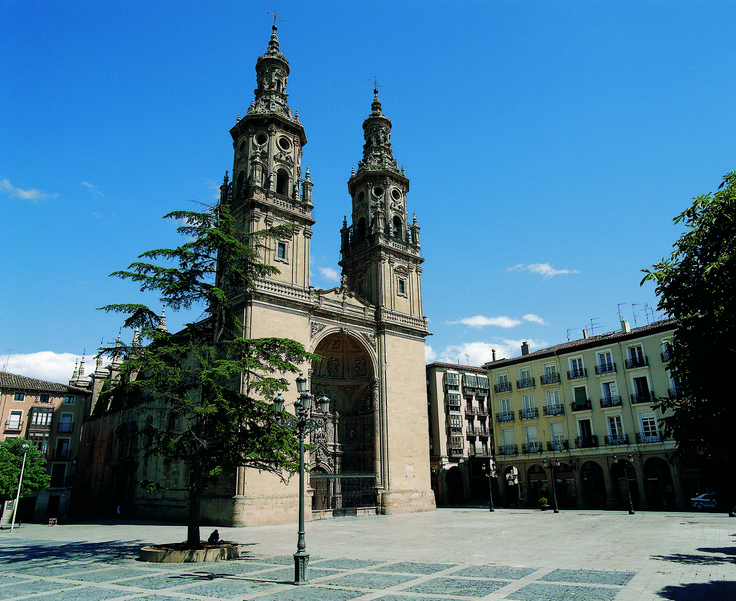 an old building with two towers in the middle