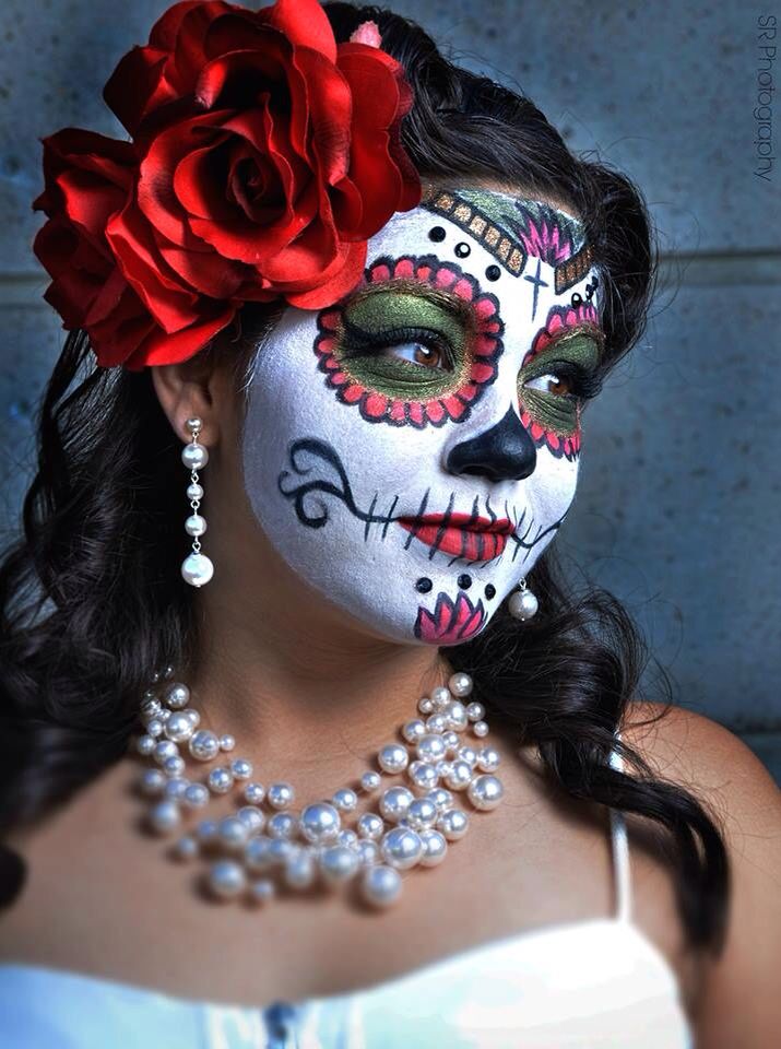 Dia De Los Muertos Make-Up Halloween Maquillaje, Painted Masks, Muertos Makeup, Day Of The Dead Makeup, Halloween Makeup Sugar Skull, Day Of The Dead Mask, Dead Costume, Sugar Skull Artwork, Dead Makeup