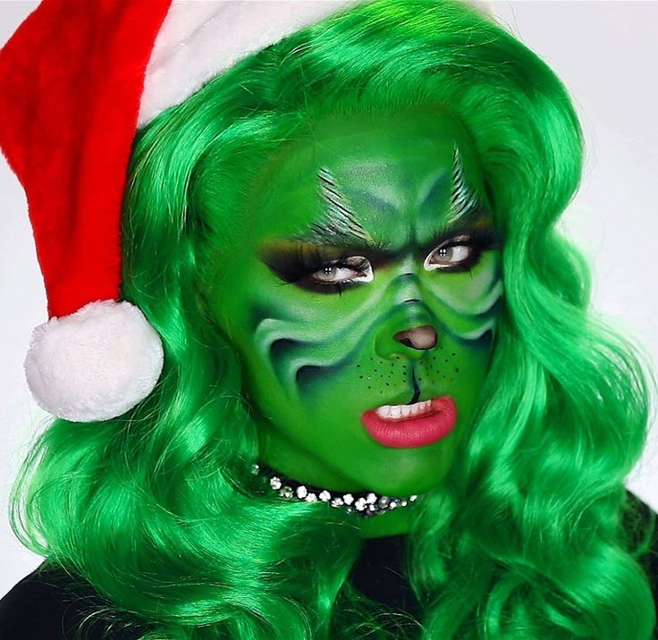 NikkieTutorials on Instagram: “you’re a glam one, Mrs. Grinch 🐲🎅🏻�✨ watch me transform into THE GRINCH on my channel NOW! Link is in bio! 💚” Mrs Grinch, Xmas Makeup, Instagram Brows, Cute Eyeshadow Looks, Holiday Makeup Looks, Character Makeup, Holiday Glam, Winter Makeup, Holiday Makeup