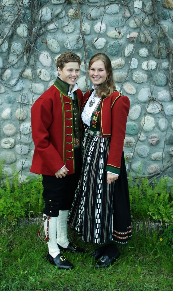 Norwegian "Bunad" - national dress. This model is from the "Sunnfjord area" Norwegian Dress, Norway National Day, Norwegian Clothing, Norwegian Bunad, Folk Clothing, European Culture, National Dress, Folk Dresses, Dress Drawing