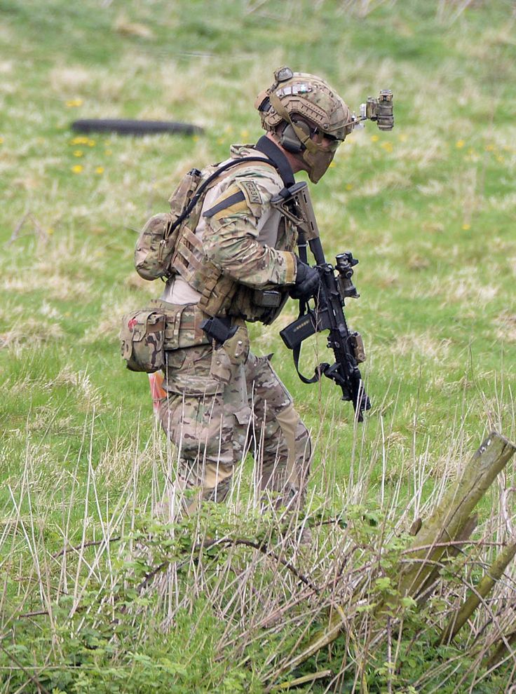 British Special Air Service (SAS) trooper during a training exercise 2016. [1500 x 2018] Sas Special Forces, British Special Forces, British Sas, Special Air Service, Military Photography, Tactical Life, French Military, British Armed Forces, Special Operations Forces