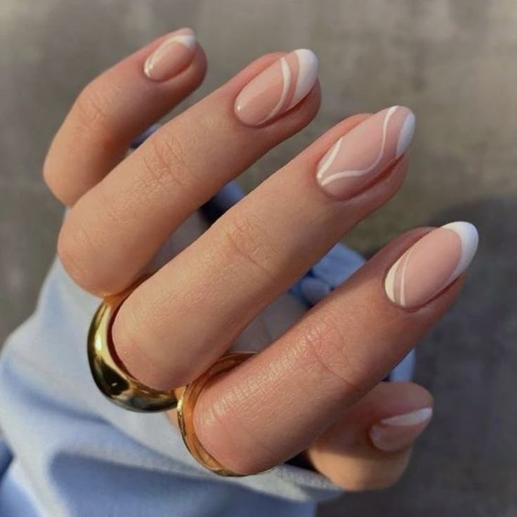 Las uñas perfectas para ir a la oficina. La entrada 7 ideas de uñas rosas fáciles y casuales para la oficina se publicó primero en Mujer de 10: Guía real para la mujer actual. Entérate ya.. Teen Nails, Subtle Nails, Simple Gel Nails, Her Nails, Casual Nails, Classy Acrylic Nails, Cute Gel Nails, Uñas Acrilicas, Oval Nails