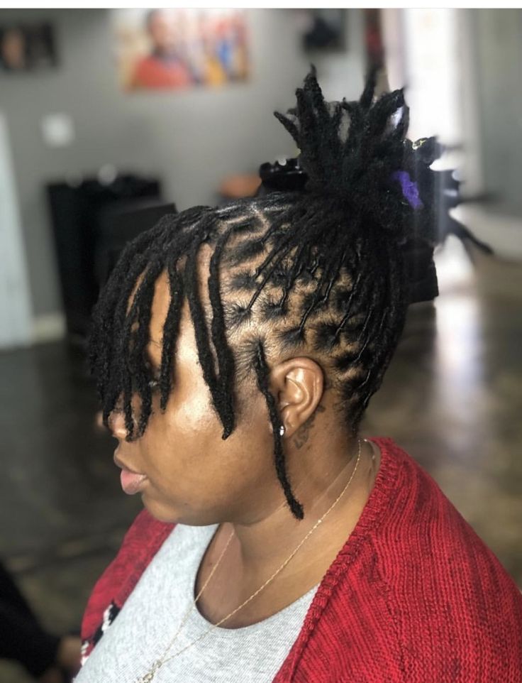 Starter Locs-Yo Hair Shol is Nappy: Why I Locd My Hair - Singlentwinning Black Hair Locs, Women Dreadlocks, Loc Twist, Dreadlocks Hair Care, Short Dreadlocks, Lock Styles, Short Dreadlocks Styles, Dreadlocks Styles, Dread Styles