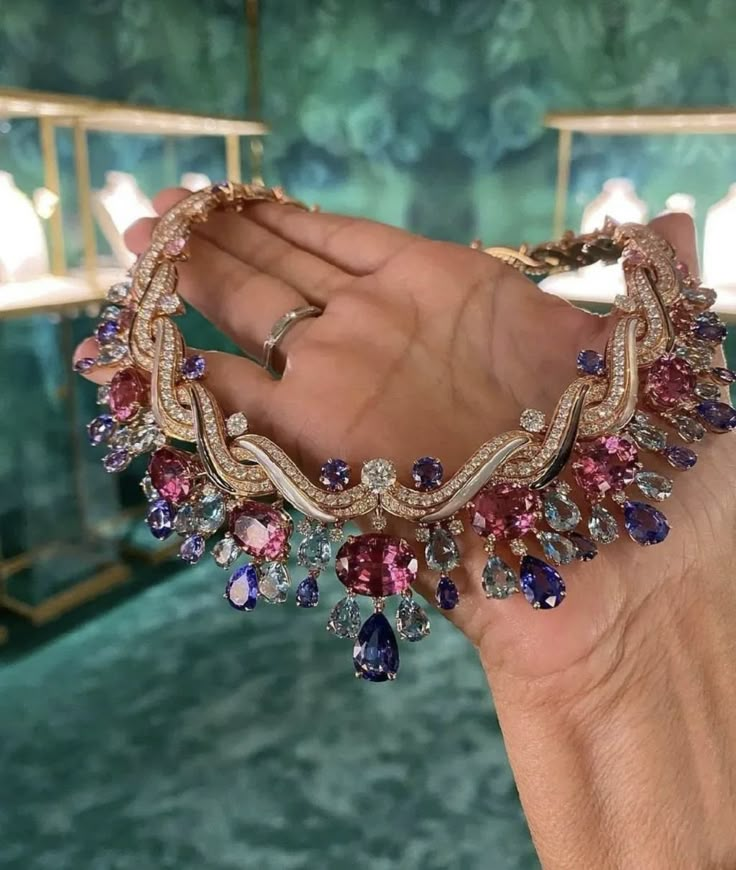 Lucia Silvestri, Sapphire Diamond Necklace, Bulgari Jewelry, Fancy Jewellery Designs, Expensive Jewelry Luxury, Luxe Jewelry, Cartier Jewelry, Classy Jewelry, Fancy Jewellery