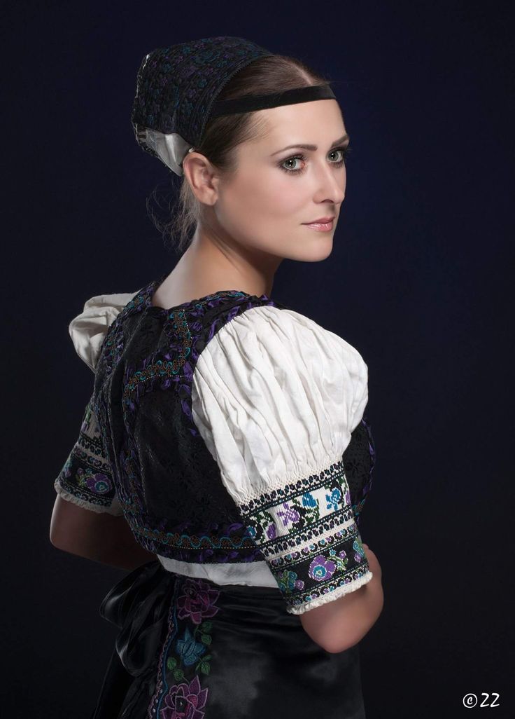 Folk costume from Pliešovce in Slovakia Slovak Folklore, Traditional Costumes Of The World, Slovak Wedding, Slavic Beauty, Europe History, Slavic Art, Folk Ornaments, Folk Pattern, Costumes Around The World