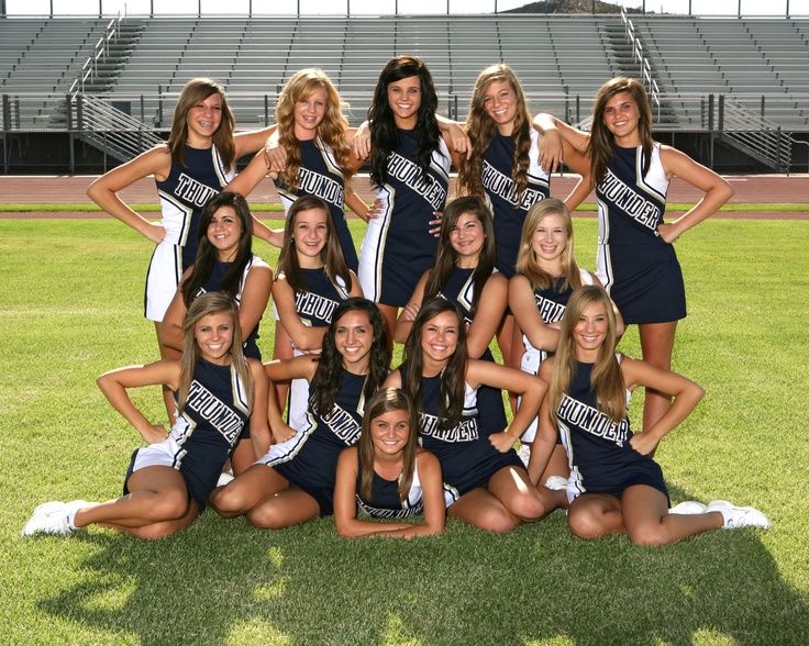 the cheerleaders are posing for a team photo