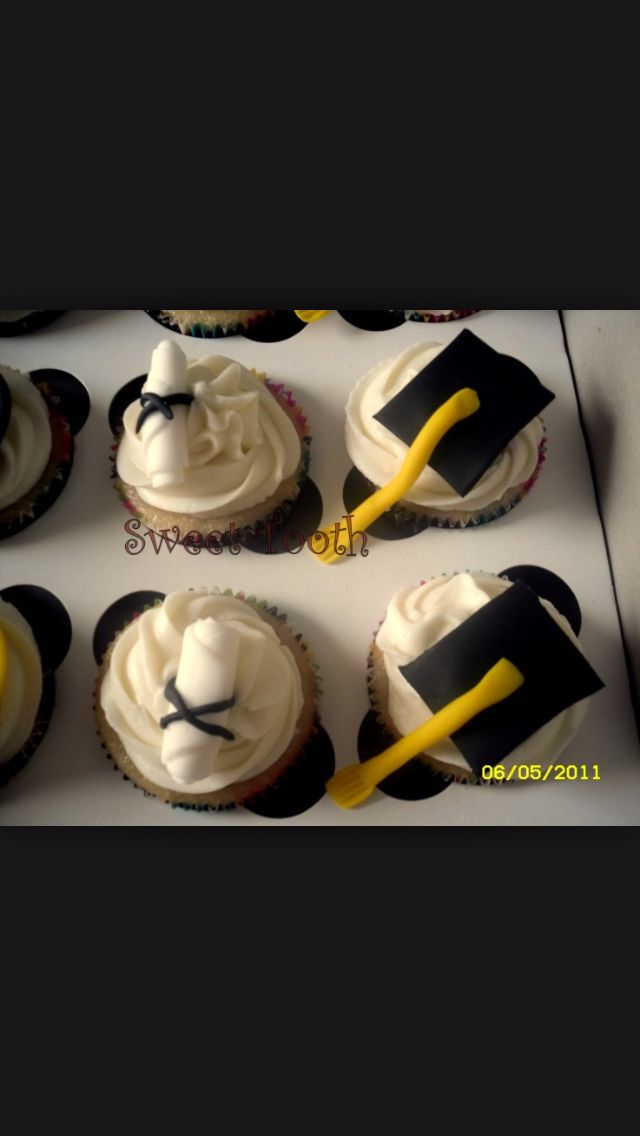 cupcakes decorated to look like graduation caps and mortars with yellow icing